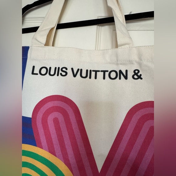 LOUIS VUITTON
Limited Edition Shenzhen Museum Exhibition Linen Canvas Tote Bag - Picture 2 of 3